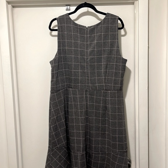 Loft Plus Grey and Pink plaid sleeveless dress, size 16 - Picture 4 of 4